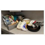 WWS140- Kiss The Chef (Pots, Pyrex Bowls & Cutlery 