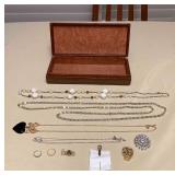 WWS161 Costume Jewelry In Vintage Box