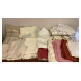 SJP528 Vintage Table Linens
