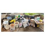 SJP265 - Large Lot Of Fertilizers, Potting Mixes And Soil
