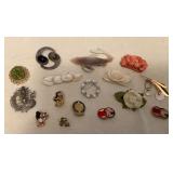 SJP802 Various Vintage Costume Jewelry Brooches & Enamel Pins