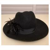 MTH106 Women’s Black Wool Hat With Feathers 