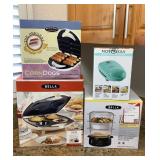 MMM077 Food Steamer, Sandwich Maker, Pie Maker & Corn Dog Maker