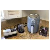 MMM103 Oil-Less Fryer, Knife Sharpener, Mini Chopper & Wine Vacuum Seal
