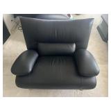 MFL056- Black Leather Like Wide Chair