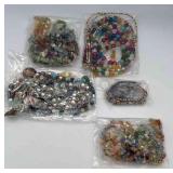 MPS118-Beautiful Mish Mash Lot Of Beaded Jewelry