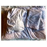 HPT088 Queen Size Comforter And Shams