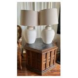 AAT114 Vintage End Table & Table Lamps
