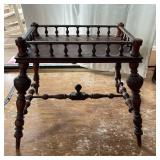 AAT132 Vintage Spindle Leg End Table 