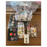 AAT168- Assorted Buttons & Vintage Button Holders