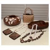 MMF168 Vintage Hawaiian Themed Items