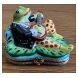 PPP146- Collectible Limoges France Porcelain Banjo Frog On Lily Pad Trinket Box