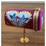 PPP157- Collectible Atelier De Limoges France Porcelain Pink Mailbox Trinket Box
