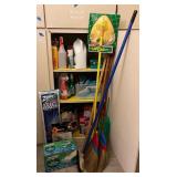 WWW188 Various Cleaning Supplies