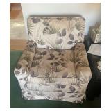 WWW207 Cushioned Chair