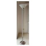 MMM010- Hampton Bay Metal Floor Lamp w/Glass Shade
