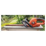 MMM021 - Black and Decker 22" Hedge Trimmer 