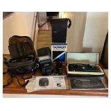 MMM253 Vintage Olympus Camera & Camera Accessories 