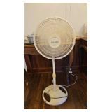 TTT343-Lasko 18" Diameter 3-Speed Oscillating Pedestal Fan