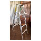 TTT445- Keller 5 Foot Metal Ladder