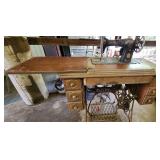 TTT555 - Vintage Singer Sewing Machine 