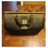 TTT581-Vintage Leather Doctors Medical Bag