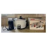 KFT082- Sanyo Rice Cooker & Braun Coffee Grinder 