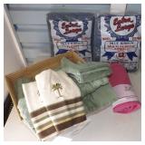 KSCCTH007 Towels, Towels, Towels and a Blanket