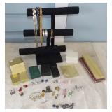 KSCCTH011 Interesting Vintage Jewelry Lot