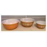 MMB063 Three Vintage Pyrex Mixing Bowls 
