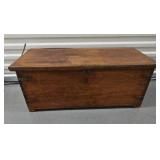 FTH104-Elegant Antique Looking Wooden Chest