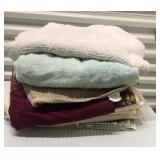 FTH139 - Fine Tablecloth & Blankets & Towels Mystery Lot