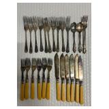 FTH182- Assorted Vintage Cutlery 