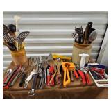 FTH211-Amazing Assortment Of Kitchen Utensils