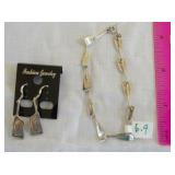 MDC183 Distinctive Silver Earrings and Bracelet