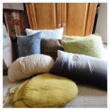 AAT033-Collection Of Delightful Decorative Pillows