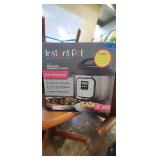 AAT082 - Instant Pot Pressure Cooker 