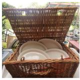 AAT090 - Woven Wicker Picnic Basket with Serving Platters 