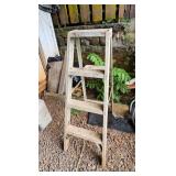 AAT143-Folding 4 Feet Step Ladder