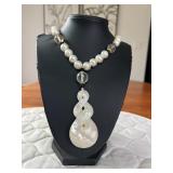 PTH014- Genuine Myrna Lee Chang Shell Pearl Necklace With Mother Of Pearl Infinity Pendant 