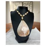 PTH025 Beautiful Myrna Lee Chang Peach Color Freshwater Pearl Necklace With Mother Of Pearl Pendant 