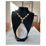PTH026-Beautiful Myrna Lee Chang Peach Color Freshwater Pearl Necklace Wt Mother Of Pearl Pendant 