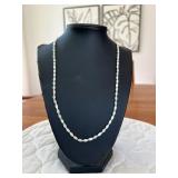 PTH075- Elegant Myrna Lee Chang Mother Of Pearl Necklace 