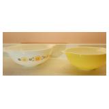 PTH370 - Vintage Pyrex Bowls (2)