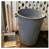 MCS249 Rubbermaid Trash Can & Galvanized Steel Dust Pan