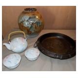 AHC066 Vase, Teapot and Teacups