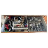 BEE009 Mystery Kitchen Drawer Of Flatware & Cooking Utensils 