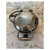 BEE079- Al Clad Waffle Maker
