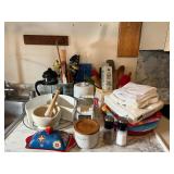 BEE081- Mystery Kitchen Lot