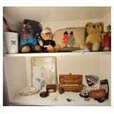 BEE152-Mysterious Collection Of Collectibles